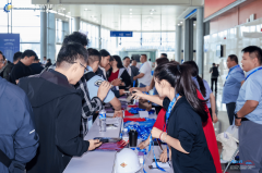 不雅众通过现实操做感触感染先辈手艺的魅力